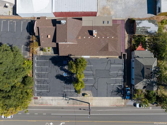 2321 Court Street