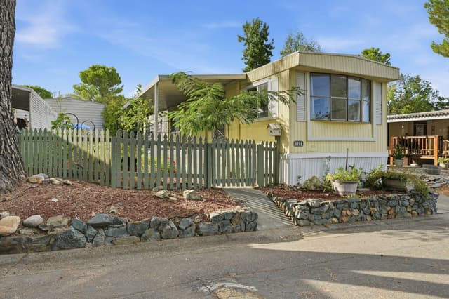 4466 Neenah Trail