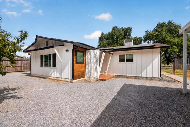 8219 Green Acres Lane